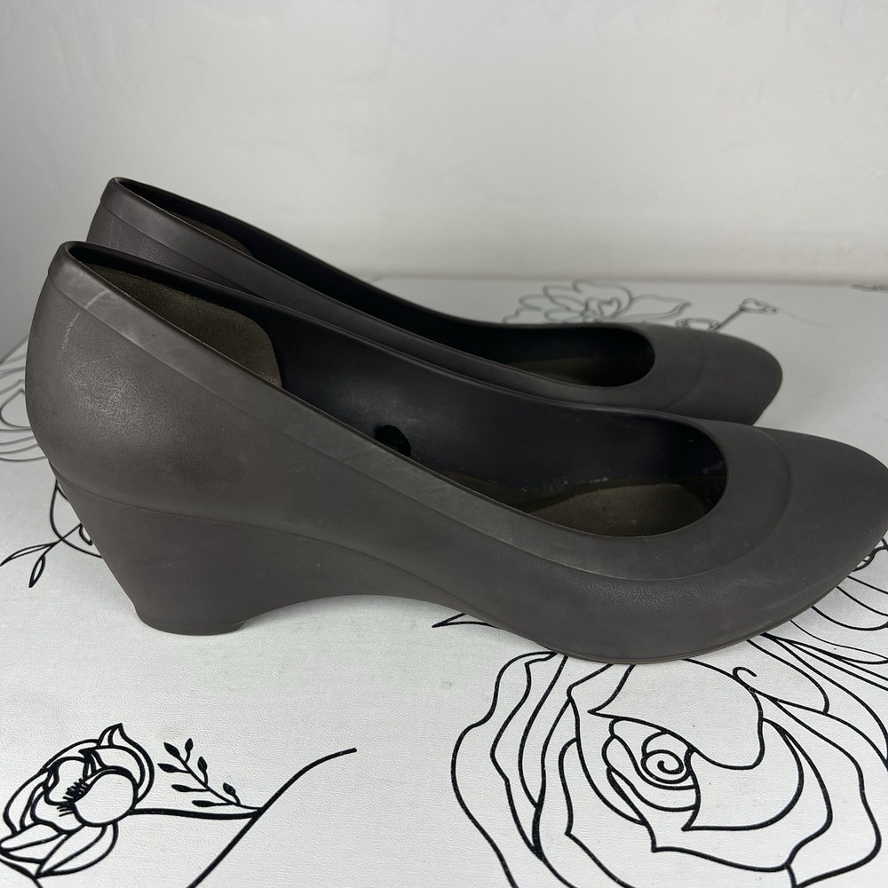 Crocs Lina Wedge Shoes Womens Size 10 Brown Heels Pumps Dual Comfort Slip On